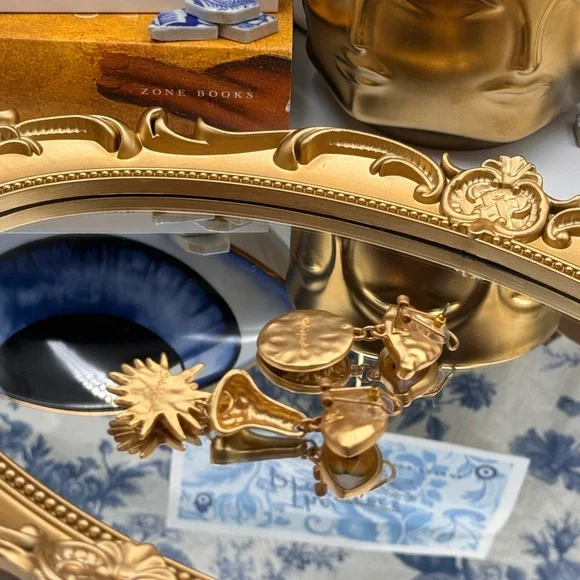 🆕 SCHIAPARELLI for V&A Museum 🧿 NWOT Surrealist Charm Earrings - Yellow Eye - Picture 13 of 17